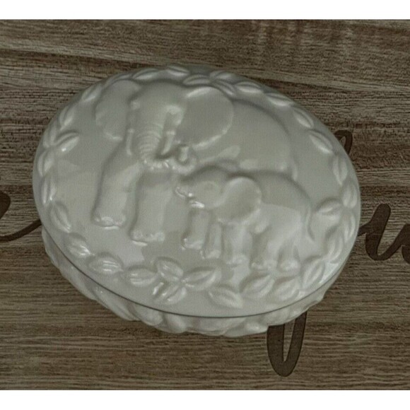 LENOX Tender Love Elephants Keepsake Oval Box w lid 24kt Gold trim Trinket Dish - Picture 2 of 12